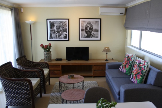 R3 Zebra Apartment - Lounge with Samsung Smart TV
